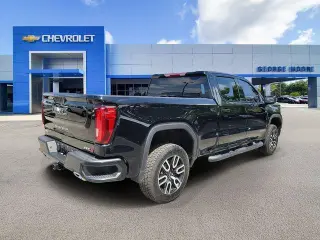 GMC Sierra 1500 2021 4x4 AT4 Cabina Crew 4 puertas 5.8 pies. Caja corta