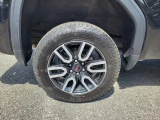 GMC Sierra 1500 2021 4x4 AT4 Cabina Crew 4 puertas 5.8 pies. Caja corta