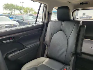 Toyota Highlander Híbrido 2022 AWD Platinum 4 puertas SUV