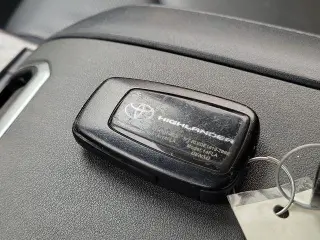 Toyota Highlander Híbrido 2022 AWD Platinum 4 puertas SUV