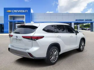 Toyota Highlander Híbrido 2022 AWD Platinum 4 puertas SUV