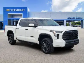 Toyota Tundra 2024 4x4 SR5 4 puertas CrewMax Cabina Pickup SB