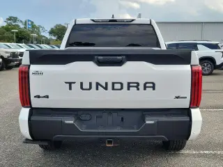 Toyota Tundra 2024 4x4 SR5 4 puertas CrewMax Cabina Pickup SB