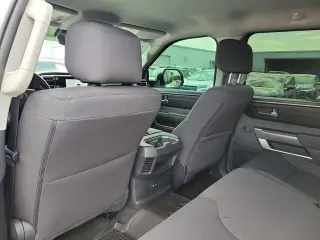 Toyota Tundra 2024 4x4 SR5 4 puertas CrewMax Cabina Pickup SB