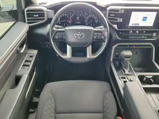 Toyota Tundra 2024 4x4 SR5 4 puertas CrewMax Cabina Pickup SB