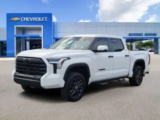 Toyota Tundra 2024 4x4 SR5 4 puertas CrewMax Cabina Pickup SB