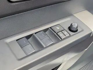 Toyota Tundra 2024 4x4 SR5 4 puertas CrewMax Cabina Pickup SB
