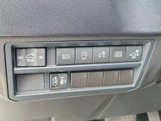 Toyota Tundra 2024 4x4 SR5 4 puertas CrewMax Cabina Pickup SB