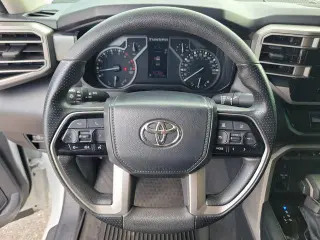 Toyota Tundra 2024 4x4 SR5 4 puertas CrewMax Cabina Pickup SB