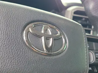 Toyota Tundra 2024 4x4 SR5 4 puertas CrewMax Cabina Pickup SB