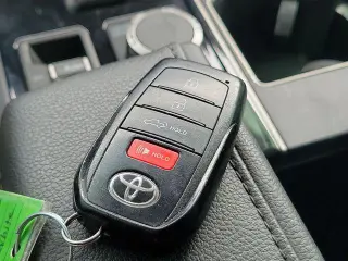 Toyota Tundra 2024 4x4 SR5 4 puertas CrewMax Cabina Pickup SB
