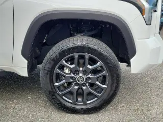 Toyota Tundra 2024 4x4 SR5 4 puertas CrewMax Cabina Pickup SB