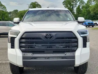 Toyota Tundra 2024 4x4 SR5 4 puertas CrewMax Cabina Pickup SB