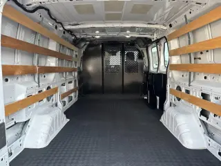 Furgoneta de carga Ford Transit 2023 AWD 250 3 puertas SWB techo bajo