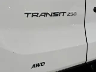 Furgoneta de carga Ford Transit 2023 AWD 250 3 puertas SWB techo bajo