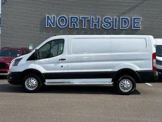 Furgoneta de carga Ford Transit 2023 AWD 250 3 puertas SWB techo bajo