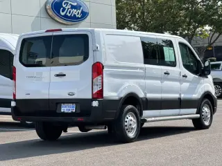 Furgoneta de carga Ford Transit 2023 AWD 250 3 puertas SWB techo bajo