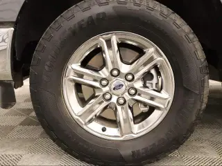 Ford F-150 2025 4x4 XLT 4 puertas SuperCrew 5.5 pies. SB