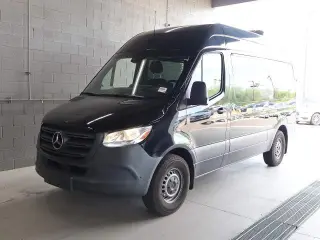 Furgoneta de pasajeros Mercedes-Benz Sprinter 2022 4x2 2500 3 puertas 144 pulg. distancia entre ejes (3.0L V6)