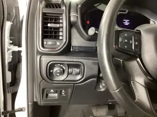 Ram 1500 2023 4x4 Limited 4 puertas Cabina Crew 5.6 pies. Caja corta Pickup