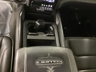 Ram 1500 2023 4x4 Limited 4 puertas Cabina Crew 5.6 pies. Caja corta Pickup