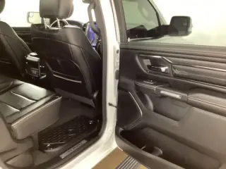 Ram 1500 2023 4x4 Limited 4 puertas Cabina Crew 5.6 pies. Caja corta Pickup