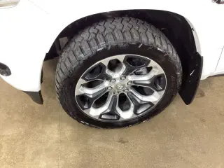 Ram 1500 2023 4x4 Limited 4 puertas Cabina Crew 5.6 pies. Caja corta Pickup