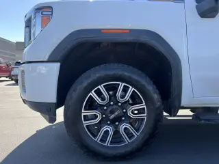 GMC Sierra 3500HD 2021 4x4 AT4 Cabina Crew 4 puertas SRW