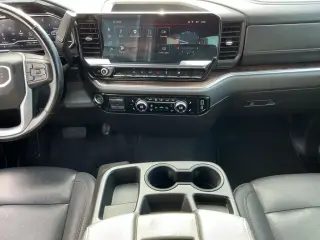 GMC Sierra 1500 2025 4x4 SLT Cabina Crew 4 puertas 1.98 m (6.6 pies)