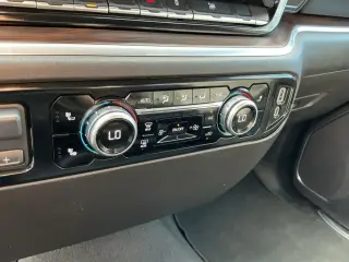 GMC Sierra 1500 2025 4x4 SLT Cabina Crew 4 puertas 1.98 m (6.6 pies)
