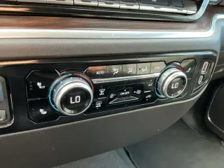 GMC Sierra 1500 2025 4x4 SLT Cabina Crew 4 puertas 1.98 m (6.6 pies)