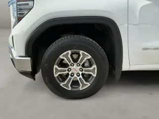 GMC Sierra 1500 2025 4x4 SLT Cabina Crew 4 puertas 1.98 m (6.6 pies)