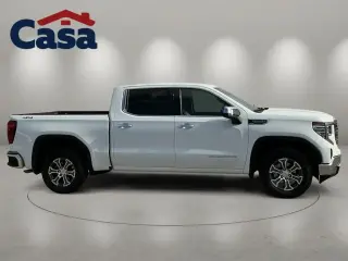GMC Sierra 1500 2025 4x4 SLT Cabina Crew 4 puertas 1.98 m (6.6 pies)