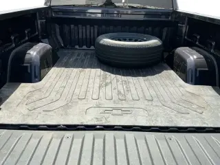 GMC Sierra 1500 2025 4x4 SLT 4 puertas Cabina Crew 5.8 ft. SB
