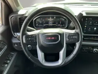 GMC Sierra 1500 2025 4x4 SLT 4 puertas Cabina Crew 5.8 ft. SB