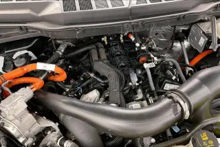 Ford F-150 2025 4x4 XLT 4 puertas SuperCrew 5.5 pies. SB