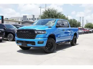 Ram 1500 2025 4x4 Big Horn 4 puertas Cabina Crew 5.6 pies. SB Pickup