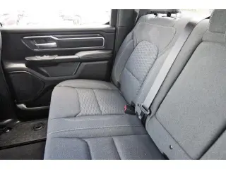 Ram 1500 2025 4x4 Big Horn 4 puertas Cabina Crew 5.6 pies. SB Pickup