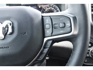 Ram 1500 2025 4x4 Big Horn 4 puertas Cabina Crew 5.6 pies. SB Pickup