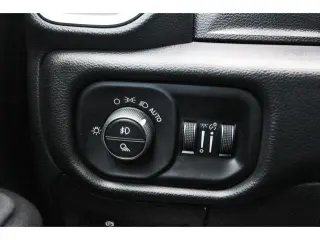 Ram 1500 2025 4x4 Big Horn 4 puertas Cabina Crew 5.6 pies. SB Pickup