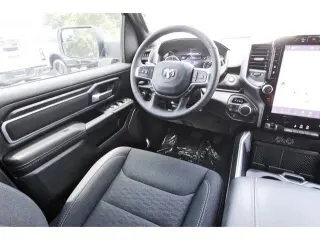 Ram 1500 2025 4x4 Big Horn 4 puertas Cabina Crew 5.6 pies. SB Pickup