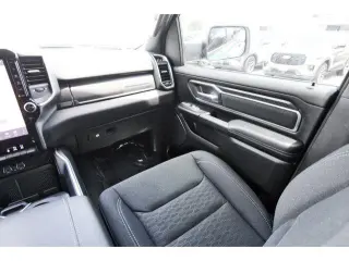 Ram 1500 2025 4x4 Big Horn 4 puertas Cabina Crew 5.6 pies. SB Pickup