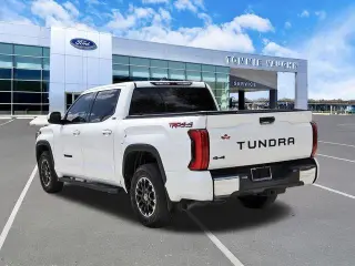 Toyota Tundra 2023 4x4 SR5 4 puertas CrewMax Cab Pickup SB