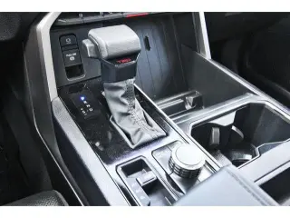 Toyota Tundra 2023 4x4 SR5 4 puertas CrewMax Cab Pickup SB
