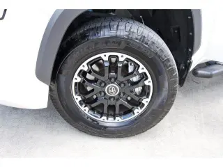 Toyota Tundra 2023 4x4 SR5 4 puertas CrewMax Cab Pickup SB