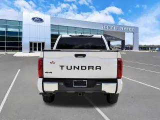 Toyota Tundra 2023 4x4 SR5 4 puertas CrewMax Cab Pickup SB