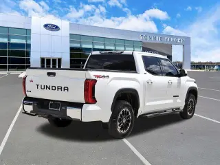 Toyota Tundra 2023 4x4 SR5 4 puertas CrewMax Cab Pickup SB