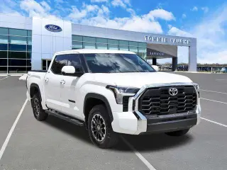 Toyota Tundra 2023 4x4 SR5 4 puertas CrewMax Cab Pickup SB