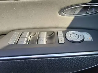 Genesis GV70 2025 AWD 2.5T Estándar 4 puertas SUV