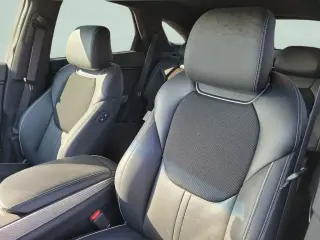 Genesis GV70 2025 AWD 2.5T Estándar 4 puertas SUV